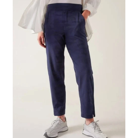 Athleta Brooklyn Navy Blue Camo Straight Leg Ankle Athletic Pants Size 12 - Picture 1 of 10